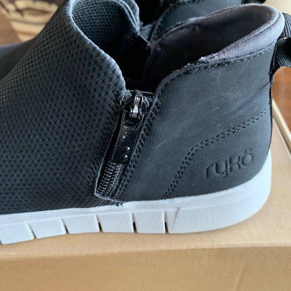 Ryka booties size 7.5 - Picture 2 of 10